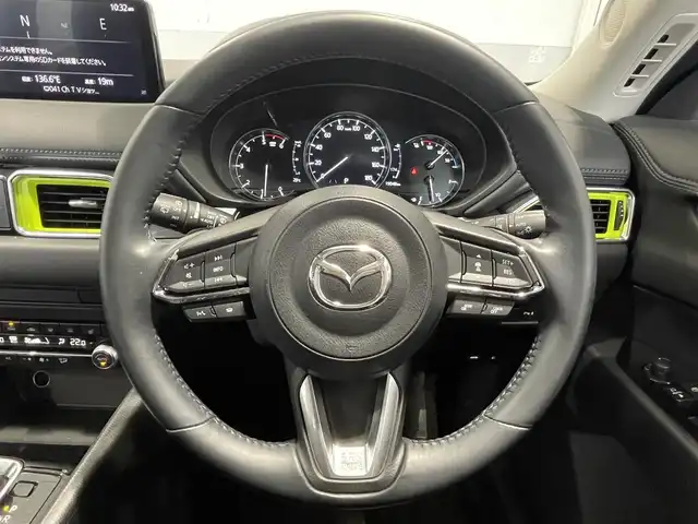 マツダ ＣＸ－５ XD フィールドジャーニー 岐阜県 2022(令4)年 1.9万km ジルコンサンドメタリック 4WD/ドライビングポジションサポートパッケージ（OP）/・リバース連動ミラー/・運転席＆助手席シートヒーター/・運転席パワーシート＆メモリーシート/・ステアリングヒーター/i-ACTIVSENSE/・アドバンストスマートシティブレーキサポート（前進時）/・スマートキシティブレーキサポート（後退時）/・レーダークルーズコントロール/・アダプティブLEDヘッドライト/・レーンキープアシストシステム/・車線逸脱警報システム/・ブラインドスポットモニターリング/・ドライバーアテンションアラート/・交通標識認識システム/ヘッドアップディスプレイ/純正SDナビ/全周囲カメラ/ハーフレザーシート/パワーバックドア/本革巻きステアリング/シフトノブ/MTモード付AT/パドルシフト/純正17インチAW/純正ラバーマット/ETC/スマートキー×2