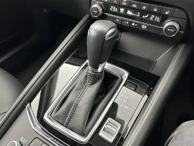 マツダ ＣＸ－５ XD フィールドジャーニー 道央・札幌 2022(令4)年 2万km ジルコンサンドメタリック ・4WD/・ドライビングポジションサポートパッケージ（OP）/　リバース連動ミラー/　運転席＆助手席シートヒーター/　運転席パワーシート＆メモリーシート/　ステアリングヒーター/・i-ACTIVSENSE/　アドバンストスマートシティブレーキサポート（前進時）/　スマートキシティブレーキサポート（後退時）/　レーダークルーズコントロール/　アダプティブLEDヘッドライト/　レーンキープアシストシステム/　車線逸脱警報システム/　ブラインドスポットモニタリング/　ドライバーアテンションアラート/　交通標識認識システム/・横滑り防止装置/・オートブレーキホールド/・ヘッドアップディスプレイ/・純正SDナビ/　スマートフォン連携/BT/USB/・ステアリングスイッチ/・３６０°ビュー・モニター/・ETC/・パワーバックドア/・オートマチックハイビーム/・オートライト/・LEDヘッドライト/・ドアミラーウィンカー/・オートリトラクタブルドアミラー/・ハーフレザーシート/・全席シートヒーター/・本革巻きステアリング/シフトノブ/・パドルシフト/・Mi-DRIVE/・純正17インチAW/・純正ラバーマット/・プッシュスタート/・スマートキーx2/・取/保