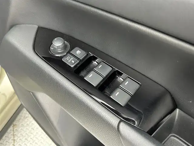 マツダ ＣＸ－５ XD フィールドジャーニー 道央・札幌 2022(令4)年 2万km ジルコンサンドメタリック ・4WD/・ドライビングポジションサポートパッケージ（OP）/　リバース連動ミラー/　運転席＆助手席シートヒーター/　運転席パワーシート＆メモリーシート/　ステアリングヒーター/・i-ACTIVSENSE/　アドバンストスマートシティブレーキサポート（前進時）/　スマートキシティブレーキサポート（後退時）/　レーダークルーズコントロール/　アダプティブLEDヘッドライト/　レーンキープアシストシステム/　車線逸脱警報システム/　ブラインドスポットモニタリング/　ドライバーアテンションアラート/　交通標識認識システム/・横滑り防止装置/・オートブレーキホールド/・ヘッドアップディスプレイ/・純正SDナビ/　スマートフォン連携/BT/USB/・ステアリングスイッチ/・３６０°ビュー・モニター/・ETC/・パワーバックドア/・オートマチックハイビーム/・オートライト/・LEDヘッドライト/・ドアミラーウィンカー/・オートリトラクタブルドアミラー/・ハーフレザーシート/・全席シートヒーター/・本革巻きステアリング/シフトノブ/・パドルシフト/・Mi-DRIVE/・純正17インチAW/・純正ラバーマット/・プッシュスタート/・スマートキーx2/・取/保