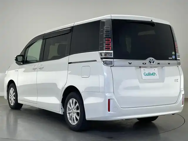 トヨタ ヴォクシー ハイブリッド V 愛知県 2018(平30)年 7.5万km ホワイトパールクリスタルシャイン 純正９型ナビ　フルセグＴＶ　Ｂｌｕｅｔｏｏｔｈ　シートヒーター　両側パワースライドドア　クルーズコントロール　セーフティセンス　衝突軽減　車線逸脱　ＬＥＤオートライト　ドラレコ　バックカメラ　禁煙車