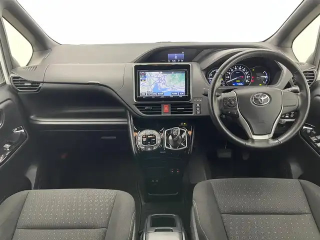 トヨタ ヴォクシー ハイブリッド V 愛知県 2018(平30)年 7.5万km ホワイトパールクリスタルシャイン 純正９型ナビ　フルセグＴＶ　Ｂｌｕｅｔｏｏｔｈ　シートヒーター　両側パワースライドドア　クルーズコントロール　セーフティセンス　衝突軽減　車線逸脱　ＬＥＤオートライト　ドラレコ　バックカメラ　禁煙車