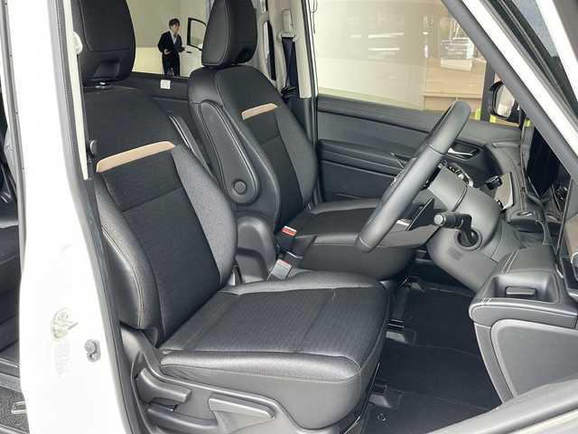 日産 セレナ ハイウェイスター V 愛知県 2023(令5)年 3.4万km プリズムホワイト プロパイロット/衝突被害軽減ブレーキ/純正SD（ナビあり）/両側パワースライドドア/クルーズコントロール/フルセグTV/Bluetooth/バックカメラ/コーナーセンサー/純正アルミホイール/ブラインドスポットモニター/LEDヘッドライト/パドルシフト/リアオートエアコン/オートマチックハイビーム/ステアリングスイッチ/スマートキー/プッシュスタート