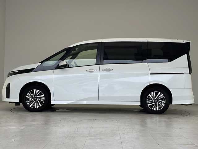 日産 セレナ ハイウェイスター V 愛知県 2023(令5)年 3.4万km プリズムホワイト プロパイロット/衝突被害軽減ブレーキ/純正SD（ナビあり）/両側パワースライドドア/クルーズコントロール/フルセグTV/Bluetooth/バックカメラ/コーナーセンサー/純正アルミホイール/ブラインドスポットモニター/LEDヘッドライト/パドルシフト/リアオートエアコン/オートマチックハイビーム/ステアリングスイッチ/スマートキー/プッシュスタート