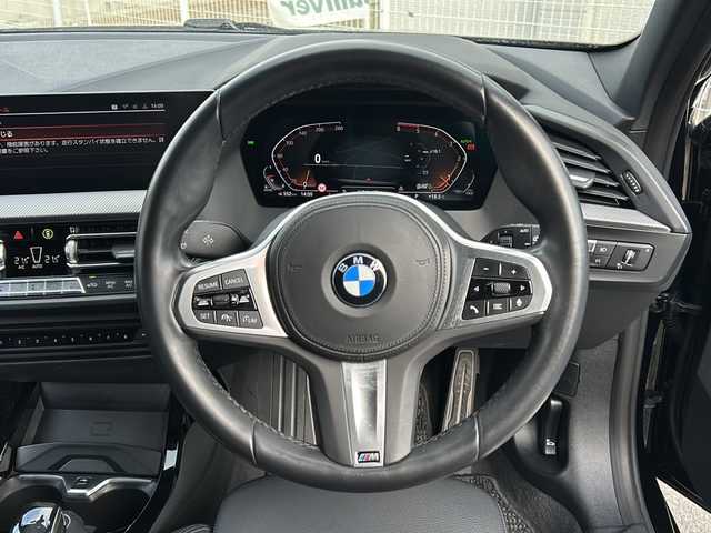 ＢＭＷ １１８ｄ Mスポーツ EDジョイ+ 三重県 2021(令3)年 4.4万km サファイアブラックP 登録時43455Km/ナビ/（ＡＭ・ＦＭ・Bluetooth・USB・Spotify）/バッグカメラ　/ドラレコ　/クルーズコントロール（追従あり）/パワーバッグドア/ＭＴモード付　/パワーシート　/メモリーシート　/ＳＰＯＲＴ・ＥＣＯ・ＣＯＭＦＯＲＴモード　/コーナーセンサー　/クリアランスソナー/横滑り防止/プッシュスタート/オートホールド/パーキングアシスト/アイドリングストップ　/ＬＥＤオートライト　/フォグライト/取説　/保証書