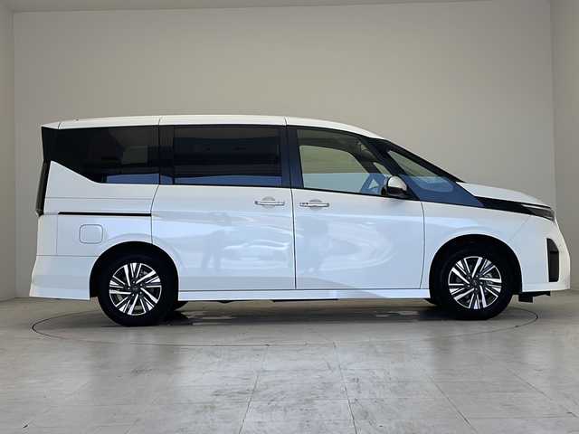 日産 セレナ ハイウェイスター V 愛知県 2023(令5)年 3.9万km プリズムホワイト プロパイロット/衝突軽減システム/純正9型ナビ/両側パワースライドドア/クルーズコントロール/フルセグ/Bluetooth/バックカメラ/イージーオープン機能/コーナーセンサー/純正アルミホイール/ブラインドスポットモニター/LEDヘッドライト/パドルシフト/オートマチックハイビーム/ステアリングスイッチ/スマートキー/プッシュスタート