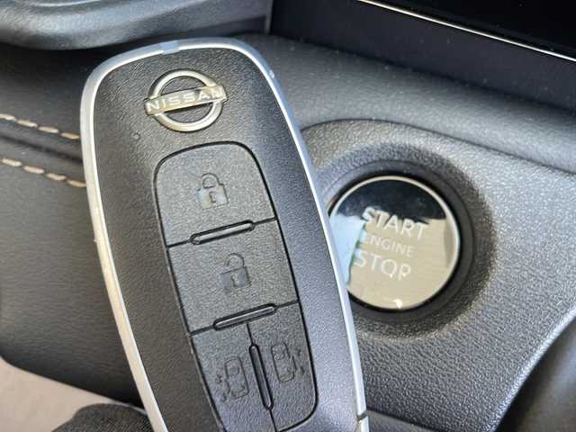 日産 セレナ ハイウェイスター V 愛知県 2023(令5)年 3.9万km プリズムホワイト プロパイロット/衝突軽減システム/純正9型ナビ/両側パワースライドドア/クルーズコントロール/フルセグ/Bluetooth/バックカメラ/イージーオープン機能/コーナーセンサー/純正アルミホイール/ブラインドスポットモニター/LEDヘッドライト/パドルシフト/オートマチックハイビーム/ステアリングスイッチ/スマートキー/プッシュスタート