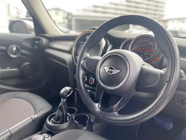 ＭＩＮＩ ミニ クーパー D 栃木県 2018(平30)年 4.5万km ペッパー・ホワイト ペッパーパッケージ/エキサイトメントパッケージ/ライトパッケージ/ストレージコンパートメントパッケージ/レインセンサー/バックカメラ/純正ナビ/ETC/HID/純正15インチAW/社外ドラレコ前後