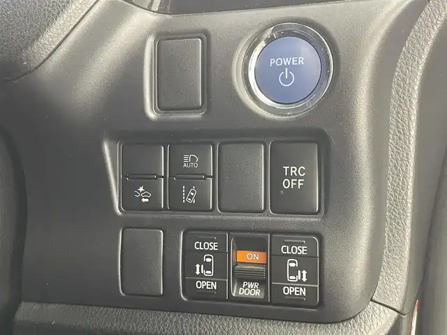 トヨタ ノア ハイブリッド Si ダブルバイビーⅡ 愛知県 2019(令1)年 7.8万km ホワイトパールクリスタルシャイン 純正１０型ナビ　フルセグＴＶ　Ｂｌｕｅｔｏｏｔｈ　HDMIポート　USB　純正後席モニター　バックカメラ　シートヒーター　ハーフレザー　両側パワースライドドア　前後ドラレコ　セーフティセンス　衝突軽減装置　クルコン　禁煙車