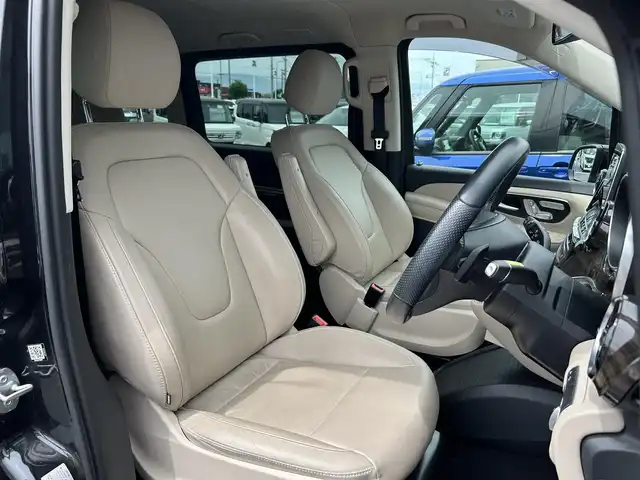 メルセデス・ベンツ Ｖ２２０ d アバンギャルド ロング 奈良県 2020(令2)年 3.7万km オブシディアンブラックM 純正ナビ(Bluetooth/フルセグ/USB/SD)　/全方位カメラ　/ETC　/アダプティブクルーズコントロール/パーキングアシスト/レーンキープアシスト/衝突被害軽減ブレーキ/横滑り防止装置/オットマン　/2列目フットレスト　/レザーシート　/前席・2列目座席シートヒーター　/2列目座席エアーシート　/純正フロアマット/両側パワースライドドア/パワーバックドア/オートLEDライト/インテリジェントライトシステム/前後コーナーセンサー/純正アルミホイール/W+サイド+カーテンエアバッグ