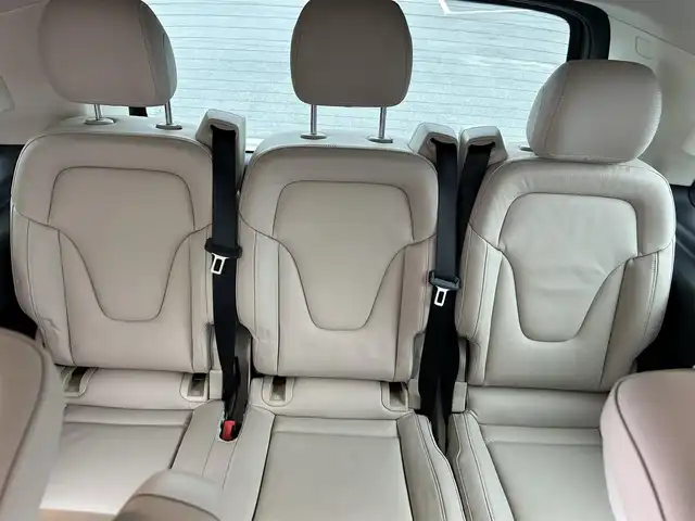 メルセデス・ベンツ Ｖ２２０ d アバンギャルド ロング 奈良県 2020(令2)年 3.7万km オブシディアンブラックM 純正ナビ(Bluetooth/フルセグ/USB/SD)　/全方位カメラ　/ETC　/アダプティブクルーズコントロール/パーキングアシスト/レーンキープアシスト/衝突被害軽減ブレーキ/横滑り防止装置/オットマン　/2列目フットレスト　/レザーシート　/前席・2列目座席シートヒーター　/2列目座席エアーシート　/純正フロアマット/両側パワースライドドア/パワーバックドア/オートLEDライト/インテリジェントライトシステム/前後コーナーセンサー/純正アルミホイール/W+サイド+カーテンエアバッグ