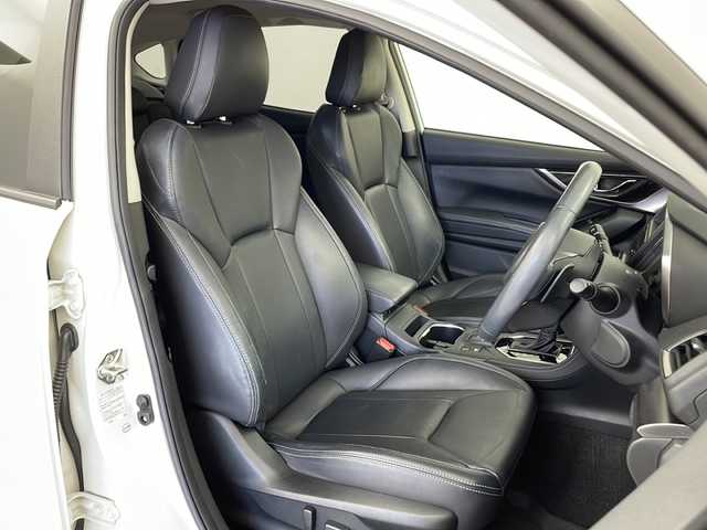 スバル インプレッサ スポーツ 2．0i－L アイサイト 兵庫県 2018(平30)年 4.1万km クリスタルホワイトP ・社外ナビ/CD/DVD/Bluetooth/TV/・前方ドライブレコーダー/・ETC/・バックカメラ/・前席シートヒーター/・前席パワーシート/・左右独立エアコン/・パドルシフト/・革巻きステアリング/・ステアリングスイッチ/・横滑り防止装置/・アイサイト/・衝突被害軽減システム/・レーダークルーズコントロール/・純正フロアマット/・アイサイト/・LEDオートライト/・ヘッドライトレベライザー/・アイドリングストップ/・PCS/・レーンキープアシスト