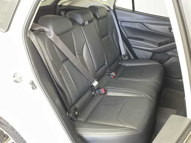 スバル インプレッサ スポーツ 2．0i－L アイサイト 兵庫県 2018(平30)年 4.1万km クリスタルホワイトP ・社外ナビ/CD/DVD/Bluetooth/TV/・前方ドライブレコーダー/・ETC/・バックカメラ/・前席シートヒーター/・前席パワーシート/・左右独立エアコン/・パドルシフト/・革巻きステアリング/・ステアリングスイッチ/・横滑り防止装置/・アイサイト/・衝突被害軽減システム/・レーダークルーズコントロール/・純正フロアマット/・アイサイト/・LEDオートライト/・ヘッドライトレベライザー/・アイドリングストップ/・PCS/・レーンキープアシスト