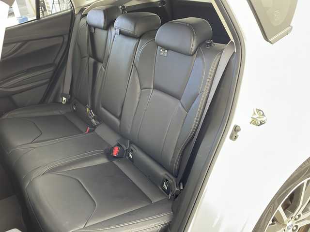 スバル インプレッサ スポーツ 2．0i－L アイサイト 兵庫県 2018(平30)年 4.1万km クリスタルホワイトP ・社外ナビ/CD/DVD/Bluetooth/TV/・前方ドライブレコーダー/・ETC/・バックカメラ/・前席シートヒーター/・前席パワーシート/・左右独立エアコン/・パドルシフト/・革巻きステアリング/・ステアリングスイッチ/・横滑り防止装置/・アイサイト/・衝突被害軽減システム/・レーダークルーズコントロール/・純正フロアマット/・アイサイト/・LEDオートライト/・ヘッドライトレベライザー/・アイドリングストップ/・PCS/・レーンキープアシスト