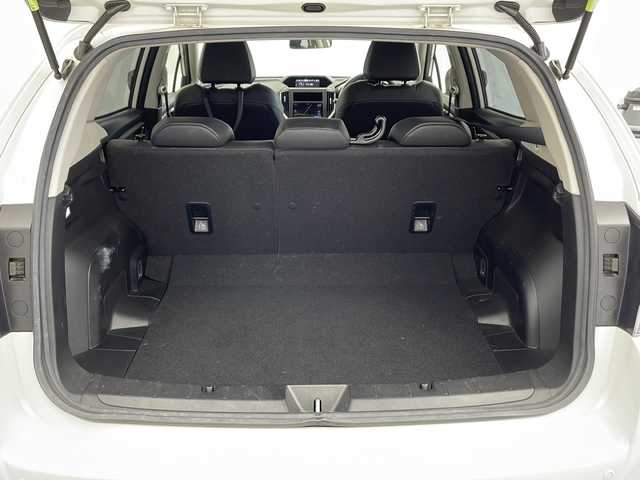 スバル インプレッサ スポーツ 2．0i－L アイサイト 兵庫県 2018(平30)年 4.1万km クリスタルホワイトP ・社外ナビ/CD/DVD/Bluetooth/TV/・前方ドライブレコーダー/・ETC/・バックカメラ/・前席シートヒーター/・前席パワーシート/・左右独立エアコン/・パドルシフト/・革巻きステアリング/・ステアリングスイッチ/・横滑り防止装置/・アイサイト/・衝突被害軽減システム/・レーダークルーズコントロール/・純正フロアマット/・アイサイト/・LEDオートライト/・ヘッドライトレベライザー/・アイドリングストップ/・PCS/・レーンキープアシスト