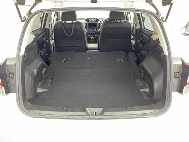 スバル インプレッサ スポーツ 2．0i－L アイサイト 兵庫県 2018(平30)年 4.1万km クリスタルホワイトP ・社外ナビ/CD/DVD/Bluetooth/TV/・前方ドライブレコーダー/・ETC/・バックカメラ/・前席シートヒーター/・前席パワーシート/・左右独立エアコン/・パドルシフト/・革巻きステアリング/・ステアリングスイッチ/・横滑り防止装置/・アイサイト/・衝突被害軽減システム/・レーダークルーズコントロール/・純正フロアマット/・アイサイト/・LEDオートライト/・ヘッドライトレベライザー/・アイドリングストップ/・PCS/・レーンキープアシスト