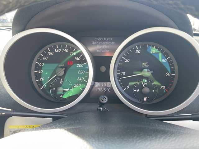 メルセデス・ベンツ ＳＬＫ３５０ 岩手県 2005(平17)年 5.2万km イリジウムシルバー 社外SDナビ/AM/FM/CD/DVD/Bluetooth/フルセグTV/プレミアムサウンド(harman/kardon)/バックカメラ/ETC/クルーズコントロール/横滑り防止装置/パワーシート/シートヒーター/エアスカーフ/オートライト/HIDヘッドライト/フォグランプ/キーレスキー/電動格納ミラー/純正17インチAW/純正フロアマット/保証書/取扱説明書