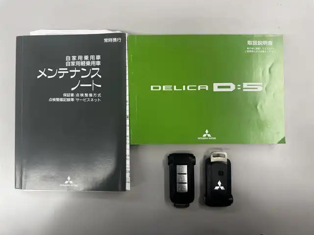 三菱 デリカＤ：５ D－Power package 埼玉県 2014(平26)年 6万km ウォームホワイトP/クールシルバー ワンオーナー/アルミホイール：【MKW】/タイヤ：【ヨコハマ_ジオランダーAT】/純正大型バンパープロテクター/純正大型フォグランプ/コーナーポール/社外ナビ/CD／DVD／Bluetooth/フルセグTV/バックカメラ/ETC【ビルトイン】/パワーバックドア/両側パワースライドドア/サイドステップ/D／N席シートヒーター/パドルシフト/ステアリングスイッチ/横滑り防止機能/アクティブコーナリングライト/スペアキーあり