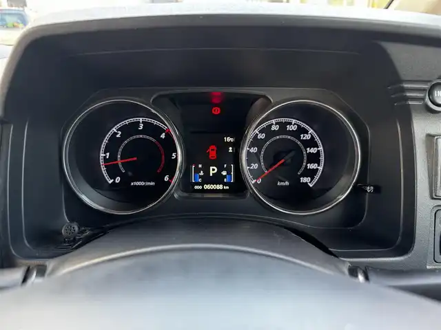 三菱 デリカＤ：５ D－Power package 埼玉県 2014(平26)年 6万km ウォームホワイトP/クールシルバー ワンオーナー/アルミホイール：【MKW】/タイヤ：【ヨコハマ_ジオランダーAT】/純正大型バンパープロテクター/純正大型フォグランプ/コーナーポール/社外ナビ/CD／DVD／Bluetooth/フルセグTV/バックカメラ/ETC【ビルトイン】/パワーバックドア/両側パワースライドドア/サイドステップ/D／N席シートヒーター/パドルシフト/ステアリングスイッチ/横滑り防止機能/アクティブコーナリングライト/スペアキーあり