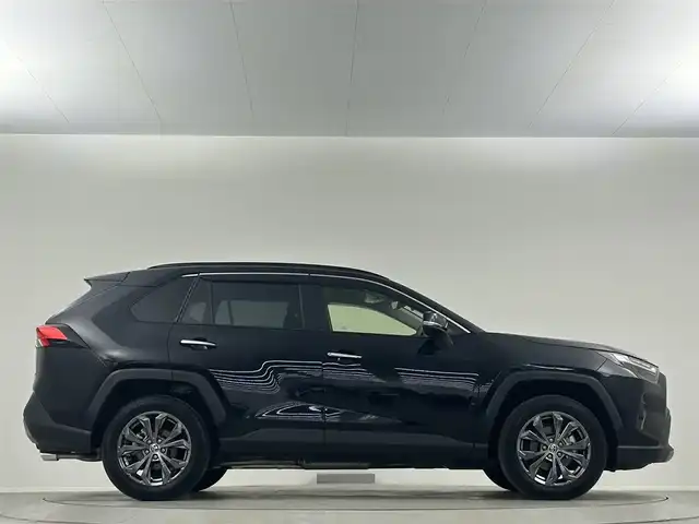 トヨタ ＲＡＶ４ ハイブリッドG 埼玉県 2025(令7)年 0.2万km アティチュードブラックマイカ 純正１０．５インチディスプレイオーディオ　３６０°カメラ　シートベンチレーション　ステアリングヒーター　ＡＣ１００Ｖ　パワーバックドア　プリクラッシュセーフティ　レーントレーシングアシスト　ＥＴＣ2.0 前後クリアランスソナー リアクロストラフィックアラート パーキングサポートブレーキ ロードサインアシスト 先行車発進告知 オートクルーズコントロール　オートライト オートマチックハイビーム　ステアリングヒーター　前後ドライブレコーダー　パワーシート　ブラインドスポットモニター