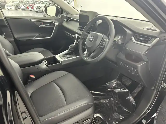 トヨタ ＲＡＶ４ ハイブリッドG 埼玉県 2025(令7)年 0.2万km アティチュードブラックマイカ 純正１０．５インチディスプレイオーディオ　３６０°カメラ　シートベンチレーション　ステアリングヒーター　ＡＣ１００Ｖ　パワーバックドア　プリクラッシュセーフティ　レーントレーシングアシスト　ＥＴＣ2.0 前後クリアランスソナー リアクロストラフィックアラート パーキングサポートブレーキ ロードサインアシスト 先行車発進告知 オートクルーズコントロール　オートライト オートマチックハイビーム　ステアリングヒーター　前後ドライブレコーダー　パワーシート　ブラインドスポットモニター