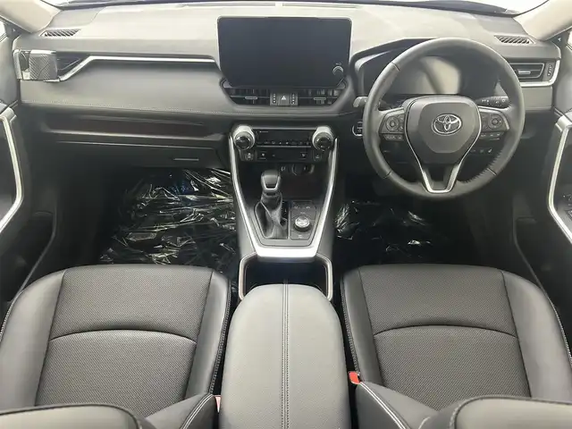 トヨタ ＲＡＶ４ ハイブリッドG 埼玉県 2025(令7)年 0.2万km アティチュードブラックマイカ 純正１０．５インチディスプレイオーディオ　３６０°カメラ　シートベンチレーション　ステアリングヒーター　ＡＣ１００Ｖ　パワーバックドア　プリクラッシュセーフティ　レーントレーシングアシスト　ＥＴＣ2.0 前後クリアランスソナー リアクロストラフィックアラート パーキングサポートブレーキ ロードサインアシスト 先行車発進告知 オートクルーズコントロール　オートライト オートマチックハイビーム　ステアリングヒーター　前後ドライブレコーダー　パワーシート　ブラインドスポットモニター