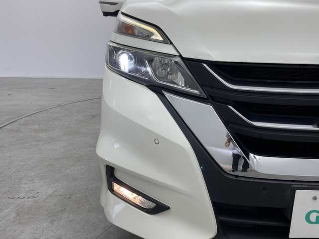 日産 セレナ ハイウェイスター Vセレクション 群馬県 2018(平30)年 7.9万km ブリリアントホワイトパール 純正９型ナビ　純正１１型後席モニター　全周囲カメラ　プロパイロット　両側電動スライドドア　電子ミラー　　アダプティブクルーズコントロール　純正ドラレコ　ＥＴＣ　衝突被害軽減ブレーキ　ＬＥＤ　禁煙