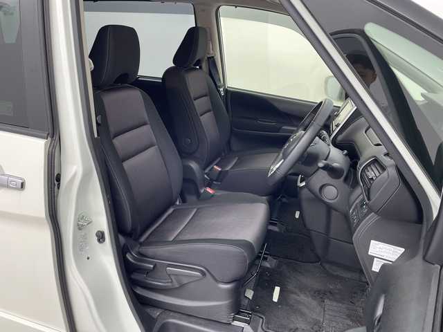 日産 セレナ ハイウェイスター Vセレクション 群馬県 2018(平30)年 7.9万km ブリリアントホワイトパール 純正９型ナビ　純正１１型後席モニター　全周囲カメラ　プロパイロット　両側電動スライドドア　電子ミラー　　アダプティブクルーズコントロール　純正ドラレコ　ＥＴＣ　衝突被害軽減ブレーキ　ＬＥＤ　禁煙