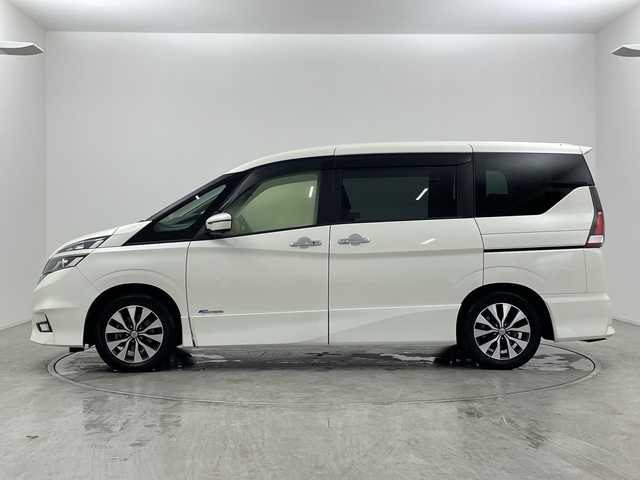 日産 セレナ ハイウェイスター Vセレクション 群馬県 2018(平30)年 7.9万km ブリリアントホワイトパール 純正９型ナビ　純正１１型後席モニター　全周囲カメラ　プロパイロット　両側電動スライドドア　電子ミラー　　アダプティブクルーズコントロール　純正ドラレコ　ＥＴＣ　衝突被害軽減ブレーキ　ＬＥＤ　禁煙