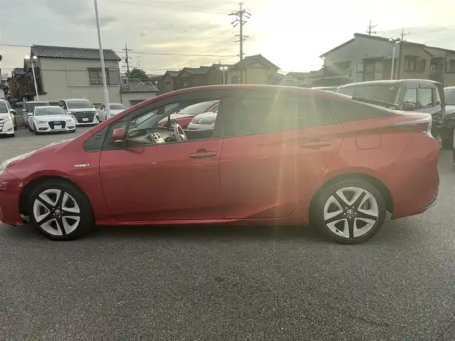 トヨタ プリウス S ツーリングセレクション 愛知県 2016(平28)年 12.7万km エモーショナルレッド スマートキー/プッシュスタート/純正SDナビ/（CD/DVD/FM/AM/BT/TV）/バックカメラ/ビルトインETC/純正17インチAW/トヨタセーフティセンス/クルーズコントロール/レザーシート /純正フロアマット/純正ドアバイザー/取説、保証書