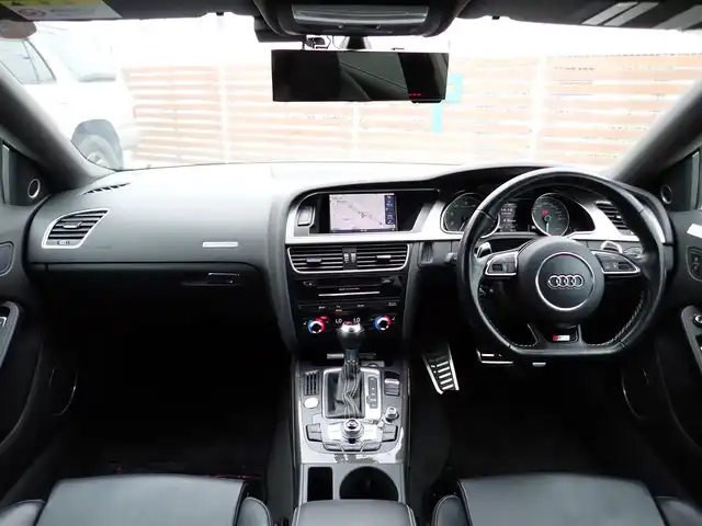 アウディ Ｓ５ スポーツバック 千葉県 2012(平24)年 8.8万km パール メーカーナビゲーション/バックカメラ/プッシュスタート/スマートキー/アイドリングストップ/コーナーセンサー/黒レザーシート/前席パワーシート/ビルトインETC/純正19インチAW/パドルシフト/ウィンカーミラー/フロアマット/取扱説明書/保証書