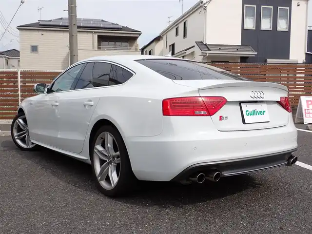 アウディ Ｓ５ スポーツバック 千葉県 2012(平24)年 8.8万km パール メーカーナビゲーション/バックカメラ/プッシュスタート/スマートキー/アイドリングストップ/コーナーセンサー/黒レザーシート/前席パワーシート/ビルトインETC/純正19インチAW/パドルシフト/ウィンカーミラー/フロアマット/取扱説明書/保証書