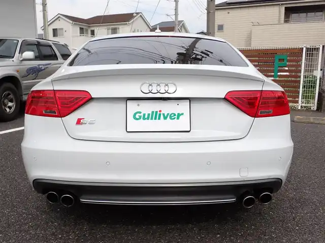 アウディ Ｓ５ スポーツバック 千葉県 2012(平24)年 8.8万km パール メーカーナビゲーション/バックカメラ/プッシュスタート/スマートキー/アイドリングストップ/コーナーセンサー/黒レザーシート/前席パワーシート/ビルトインETC/純正19インチAW/パドルシフト/ウィンカーミラー/フロアマット/取扱説明書/保証書