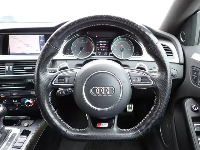 アウディ Ｓ５ スポーツバック 千葉県 2012(平24)年 8.8万km パール メーカーナビゲーション/バックカメラ/プッシュスタート/スマートキー/アイドリングストップ/コーナーセンサー/黒レザーシート/前席パワーシート/ビルトインETC/純正19インチAW/パドルシフト/ウィンカーミラー/フロアマット/取扱説明書/保証書