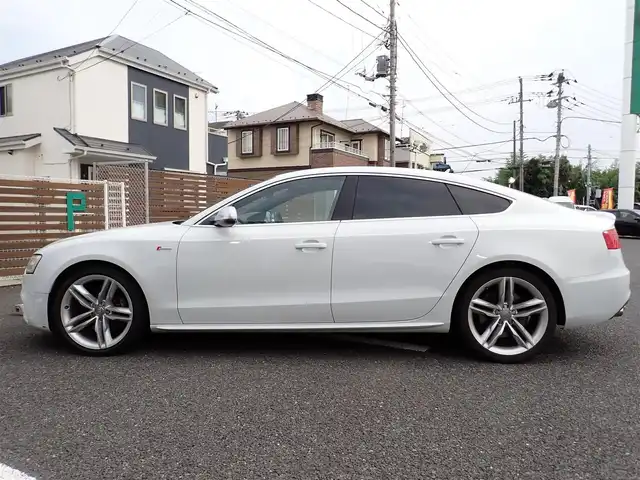 アウディ Ｓ５ スポーツバック 千葉県 2012(平24)年 8.8万km パール メーカーナビゲーション/バックカメラ/プッシュスタート/スマートキー/アイドリングストップ/コーナーセンサー/黒レザーシート/前席パワーシート/ビルトインETC/純正19インチAW/パドルシフト/ウィンカーミラー/フロアマット/取扱説明書/保証書
