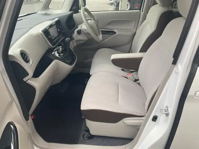 日産 デイズ ルークス X 愛知県 2017(平29)年 4.3万km ホワイトパール エマージェンシーブレーキ/衝突回避ブレーキサポート/アラウンドビューモニター/純正SDナビTV/DVDビデオ&CD/地デジ　フルセグ/Bluetoothオーディオ/インテリジェントキー×2ケ/プッシュスタート/ステアリングスイッチ/リアサーキュレーター/タッチパネル式オートエアコン/左リアパワースライドドア/保証書取説有り
