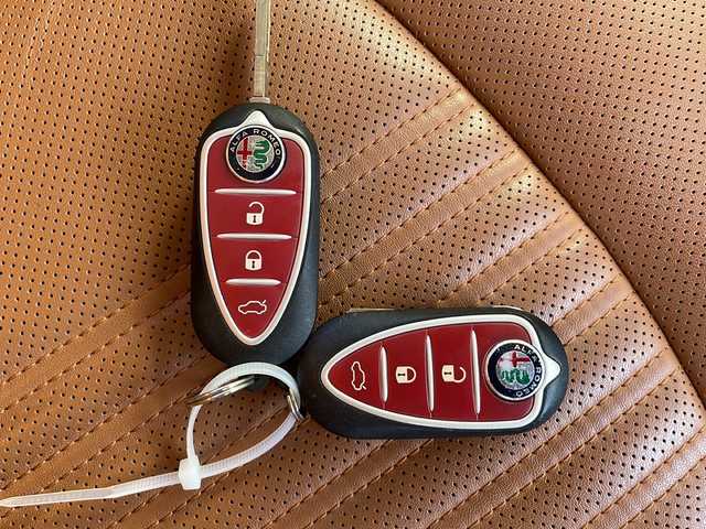 アルファロメオ ミト スーパー 佐賀県 2017(平29)年 3.1万km 赤 社外ナビ(AVIC-RZ800)/Bluetooth/CD/DVD/フルセグTV/バックカメラ/クルーズコントロール/パドルシフト/前席シートヒーター/オートエアコン/オートライト/ハロゲンヘッドライト/純正フロアマット/17インチ純正アルミホイール/ETC/レザーシート/革巻きステアリング/ステアリングスイッチ/スペアキー/保証書/取扱説明書/点検記録簿(H31/R3/4/6/7)