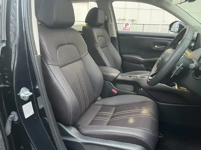 ホンダ ＺＲ－Ｖ ハイブリッド e:HEV Z 神奈川県 2024(令6)年 0.9万km ミッドナイトブルービームM ワンオーナー/４WD/Honda SENSING/・衝突軽減ブレーキ/・踏み間違い衝突軽減システム/・路外逸脱抑制機能/・歩行者事故低減ステアリング/・先行車発進お知らせ機能/・標識認識機能/・オートハイビーム/・アダプティブドライビングビーム/・ブラインドスポットインフォメーション/・後退出庫サポート/・パーキングセンサーシステム/・アダプティブクルーズコントロール/・車線逸脱支援システム/・トラフィックジャムアシスト/Honda CONNECTディスプレイ/・ナビ機能/スマホ連動/フルセグTV/BT//マルチビューカメラシステム/ビルトインETC2.0/革シート/・全席シートヒーター/・前席パワーシート/・D席メモリシート/パドルシフト/ステアリングリモコン/置くだけ充電/前後ドライブレコーダー/パワーテールゲート/純正１８inアルミホイール/オートライト/LEDライト/ウインカー付電格ミラー/電動パーキングブレーキ/ブレーキホールド/W＆サイド＆カーテンエアバック/横滑り防止装置/ヒルディセントコントロール/フロアマット/保証書/取扱説明書/スペアキー