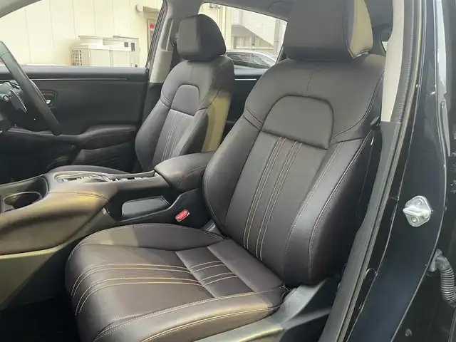 ホンダ ＺＲ－Ｖ ハイブリッド e:HEV Z 神奈川県 2024(令6)年 0.9万km ミッドナイトブルービームM ワンオーナー/４WD/Honda SENSING/・衝突軽減ブレーキ/・踏み間違い衝突軽減システム/・路外逸脱抑制機能/・歩行者事故低減ステアリング/・先行車発進お知らせ機能/・標識認識機能/・オートハイビーム/・アダプティブドライビングビーム/・ブラインドスポットインフォメーション/・後退出庫サポート/・パーキングセンサーシステム/・アダプティブクルーズコントロール/・車線逸脱支援システム/・トラフィックジャムアシスト/Honda CONNECTディスプレイ/・ナビ機能/スマホ連動/フルセグTV/BT//マルチビューカメラシステム/ビルトインETC2.0/革シート/・全席シートヒーター/・前席パワーシート/・D席メモリシート/パドルシフト/ステアリングリモコン/置くだけ充電/前後ドライブレコーダー/パワーテールゲート/純正１８inアルミホイール/オートライト/LEDライト/ウインカー付電格ミラー/電動パーキングブレーキ/ブレーキホールド/W＆サイド＆カーテンエアバック/横滑り防止装置/ヒルディセントコントロール/フロアマット/保証書/取扱説明書/スペアキー