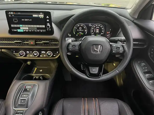 ホンダ ＺＲ－Ｖ ハイブリッド e:HEV Z 神奈川県 2024(令6)年 0.9万km ミッドナイトブルービームM ワンオーナー/４WD/Honda SENSING/・衝突軽減ブレーキ/・踏み間違い衝突軽減システム/・路外逸脱抑制機能/・歩行者事故低減ステアリング/・先行車発進お知らせ機能/・標識認識機能/・オートハイビーム/・アダプティブドライビングビーム/・ブラインドスポットインフォメーション/・後退出庫サポート/・パーキングセンサーシステム/・アダプティブクルーズコントロール/・車線逸脱支援システム/・トラフィックジャムアシスト/Honda CONNECTディスプレイ/・ナビ機能/スマホ連動/フルセグTV/BT//マルチビューカメラシステム/ビルトインETC2.0/革シート/・全席シートヒーター/・前席パワーシート/・D席メモリシート/パドルシフト/ステアリングリモコン/置くだけ充電/前後ドライブレコーダー/パワーテールゲート/純正１８inアルミホイール/オートライト/LEDライト/ウインカー付電格ミラー/電動パーキングブレーキ/ブレーキホールド/W＆サイド＆カーテンエアバック/横滑り防止装置/ヒルディセントコントロール/フロアマット/保証書/取扱説明書/スペアキー