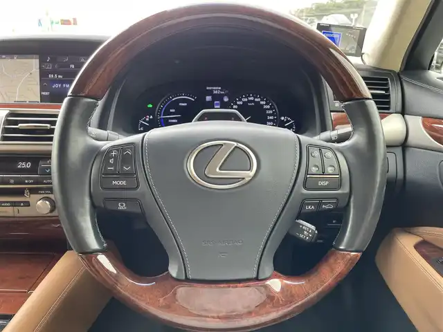 レクサス ＬＳ 600h バージョンC Iパック 宮崎県 2015(平27)年 8.6万km ホワイトパールクリスタルシャイン 純正ナビ【B9056】/・Bluetooth・フルセグTV・Blu-ray・DVD/プレミアムサウンドシステム/ドライブレコーダー【HDR-101】/社外レーダー【GWR53sd】/バックカメラ/ビルトインETC/D/N席パワーシート【メモリー機能付き】/D/N席シートヒーター・ベンチレーション/ハンドルヒーター/パワーバックドア/全席イージークローザー付きドア/ブラインドスポットモニター/前後コーナーセンサー/オートハイビーム/レーダークルーズコントロール/レーンキープアシスト/純正フロアマット/純正18インチアルミホイール