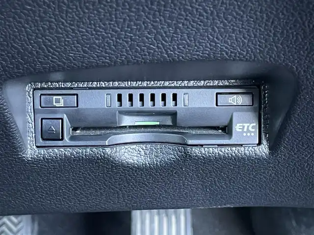 トヨタ プリウス A ツーリングセレクション 道南・函館 2020(令2)年 1.9万km プラチナホワイトパールマイカ /純正ナビ//フルセグTV//パノラミックビューモニター//全方位ドライブレコーダー//ETC//TRDエアロ//TRDアルミホイール//純正OPスピーカー//プリクラッシュセーフティ//レーダークルーズコントロール//レーンディパーチャーアラート//ブラインドスポットモニター//クリアランスソナー//オートマチックハイビーム//前席パワーシート//前席シートヒーター//レザーシート//LEDヘッドライト//オートライト//スマートキー//エンジンプッシュスタート