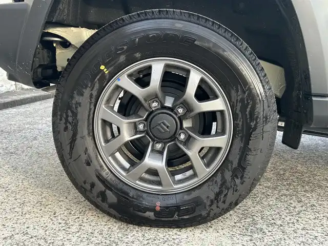 スズキ ジムニー ノマド FC 長崎県 2025(令7)年 0.3万km ベージュⅡ ワンオーナー/衝突軽減システム/レーンアシスト/レーダークルーズ/シートヒーター/スマートキー/プッシュスタート/電動格納ミラー/アイドリングストップ/純正15インチAW