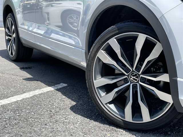 フォルクスワーゲン Ｔ－ロック TDI Rライン 千葉県 2020(令2)年 4.8万km ホワイトシルバーメタリック デジタルコックピット/純正メモリーナビ/フルセグTV/Bluetooth/AppleCarPlay/AndroidAuto/USB/バックカメラ/ドライバーアシストシステム/・アダプティブクルーズコントロール（ACC）/・エマージェンシーブレーキ/・レーンキープアシスト/・渋滞時追従支援システム/・エマージェンシーアシスト/・ブラインドスポットモニター/コーナーセンサー/ルーフレール/電動リアゲート/電子サイドブレーキ/LEDオートハイビーム/純正１９インチAW/純正アンダーエアロ