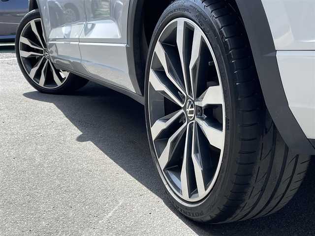 フォルクスワーゲン Ｔ－ロック TDI Rライン 千葉県 2020(令2)年 4.8万km ホワイトシルバーメタリック デジタルコックピット/純正メモリーナビ/フルセグTV/Bluetooth/AppleCarPlay/AndroidAuto/USB/バックカメラ/ドライバーアシストシステム/・アダプティブクルーズコントロール（ACC）/・エマージェンシーブレーキ/・レーンキープアシスト/・渋滞時追従支援システム/・エマージェンシーアシスト/・ブラインドスポットモニター/コーナーセンサー/ルーフレール/電動リアゲート/電子サイドブレーキ/LEDオートハイビーム/純正１９インチAW/純正アンダーエアロ
