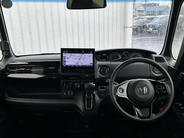 ホンダ Ｎ ＢＯＸ カスタム L 富山県 2023(令5)年 2.6万km プラチナホワイトパール ４WD/純正9インチナビ/フルセグTV/ＤＶＤ再生/Bluetooth/パワースライドドア/バックモニター/前後ドライブレコーダー/前席シートヒーター/衝突軽減ブレーキ/レーダークルーズコントロール/レーンキープアシスト/LEDオートライト/LEDフォグライト/シーケンシャルウィンカー/後方コーナーセンサー/プッシュスタート/ウインカーミラー/アイドリングストップ/ブレーキホールド/電動パーキングブレーキ/USBソケット/冬タイヤ付AW4本積み込み