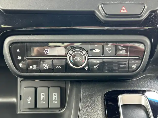 ホンダ Ｎ ＢＯＸ カスタム L 富山県 2023(令5)年 2.6万km プラチナホワイトパール ４WD/純正9インチナビ/フルセグTV/ＤＶＤ再生/Bluetooth/パワースライドドア/バックモニター/前後ドライブレコーダー/前席シートヒーター/衝突軽減ブレーキ/レーダークルーズコントロール/レーンキープアシスト/LEDオートライト/LEDフォグライト/シーケンシャルウィンカー/後方コーナーセンサー/プッシュスタート/ウインカーミラー/アイドリングストップ/ブレーキホールド/電動パーキングブレーキ/USBソケット/冬タイヤ付AW4本積み込み