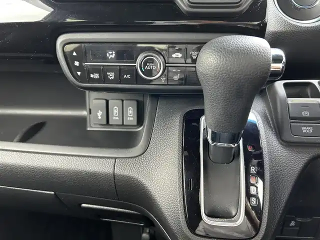 ホンダ Ｎ ＢＯＸ カスタム L 富山県 2023(令5)年 2.6万km プラチナホワイトパール ４WD/純正9インチナビ/フルセグTV/ＤＶＤ再生/Bluetooth/パワースライドドア/バックモニター/前後ドライブレコーダー/前席シートヒーター/衝突軽減ブレーキ/レーダークルーズコントロール/レーンキープアシスト/LEDオートライト/LEDフォグライト/シーケンシャルウィンカー/後方コーナーセンサー/プッシュスタート/ウインカーミラー/アイドリングストップ/ブレーキホールド/電動パーキングブレーキ/USBソケット/冬タイヤ付AW4本積み込み