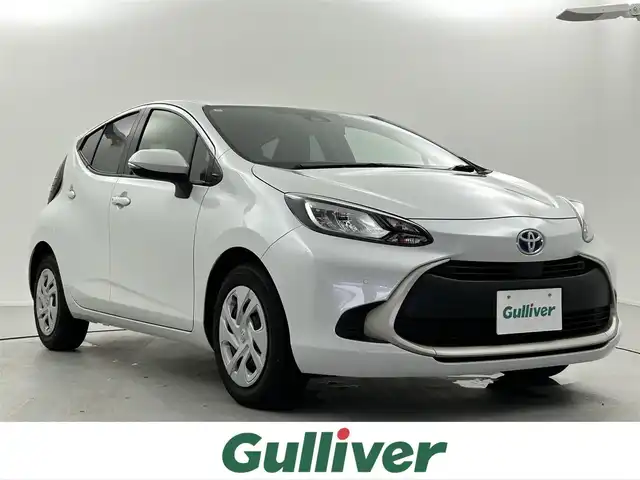 トヨタ アクア G 福井県 2024(令6)年 1.5万km プラチナホワイトパールマイカ 純正T-Connectナビ/Bluetooth/Miracast/USB/AM/FM/バックカメラ /Toyota Safety Sense/・レーントレーシングアシスト/・プリクラッシュセーフティ/・パーキングサポートブレーキ/・クリアランスソナー/・ロードサインアシスト/クルーズコントロール/ビルトインETC/LED/オートライト /ライトレベライザー /ウィンカー・電動格納式ミラー/プッシュスタート /革巻きステアリング/ステアリングリモコン/ステアリングチルド機構/