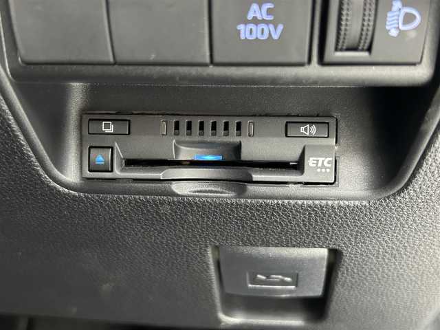 トヨタ アクア G 福井県 2024(令6)年 1.5万km プラチナホワイトパールマイカ 純正T-Connectナビ/Bluetooth/Miracast/USB/AM/FM/バックカメラ /Toyota Safety Sense/・レーントレーシングアシスト/・プリクラッシュセーフティ/・パーキングサポートブレーキ/・クリアランスソナー/・ロードサインアシスト/クルーズコントロール/ビルトインETC/LED/オートライト /ライトレベライザー /ウィンカー・電動格納式ミラー/プッシュスタート /革巻きステアリング/ステアリングリモコン/ステアリングチルド機構/