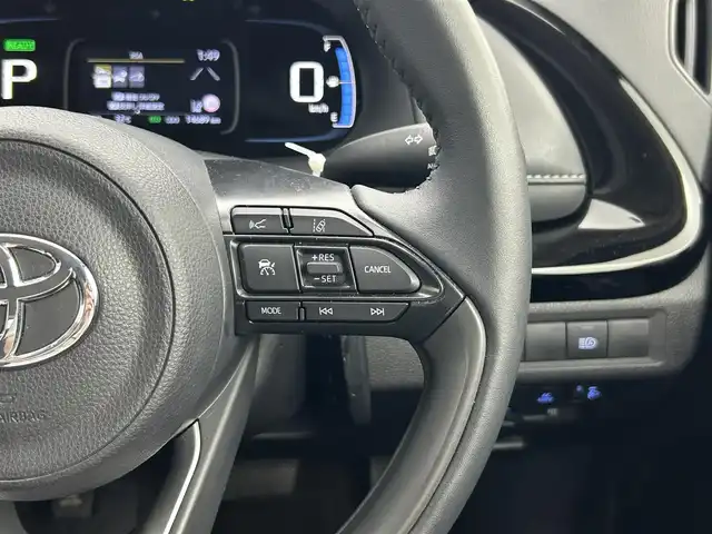 トヨタ アクア G 福井県 2024(令6)年 1.5万km プラチナホワイトパールマイカ 純正T-Connectナビ/Bluetooth/Miracast/USB/AM/FM/バックカメラ /Toyota Safety Sense/・レーントレーシングアシスト/・プリクラッシュセーフティ/・パーキングサポートブレーキ/・クリアランスソナー/・ロードサインアシスト/クルーズコントロール/ビルトインETC/LED/オートライト /ライトレベライザー /ウィンカー・電動格納式ミラー/プッシュスタート /革巻きステアリング/ステアリングリモコン/ステアリングチルド機構/